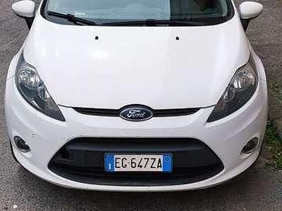 Usata Ford Fiesta Titanium 60 CV (44 kW) 2012 Bianco Utilitaria