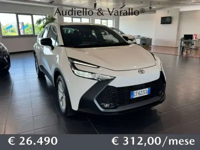 Usata Toyota C-HR Active 140 CV (102 kW) 2024 Bianco SUV