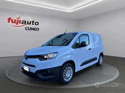 Usata Toyota Proace City City 100 CV (73 kW) 2024 Bianco Monovolume