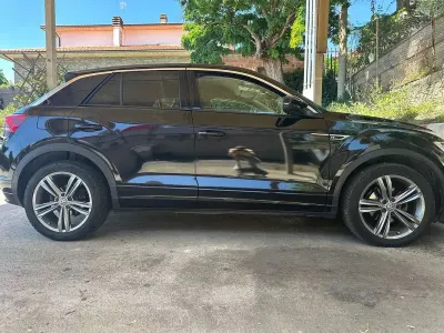 Usata VW T-Roc R-line 116 CV (85 kW) 2019 Nero SUV