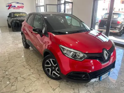 Usata Renault Captur 90 CV (66 kW) 2016 Rosso SUV