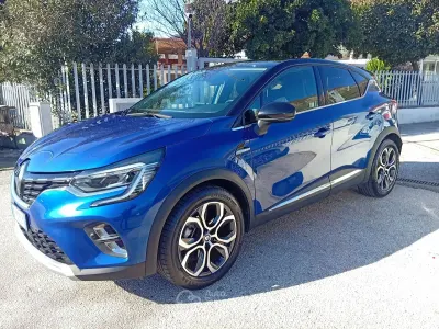 Usata Renault Captur 140 CV (102 kW) 2023 Blu SUV