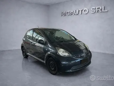 Usata Toyota Aygo 68 CV (50 kW) 2006 Nero Utilitaria