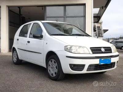 Usata Fiat Punto Classica 60 CV (44 kW) 2005 Bianco Utilitaria