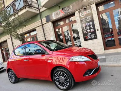 Usata Lancia Ypsilon Gold 95 CV (69 kW) 2017 Rosso Utilitaria