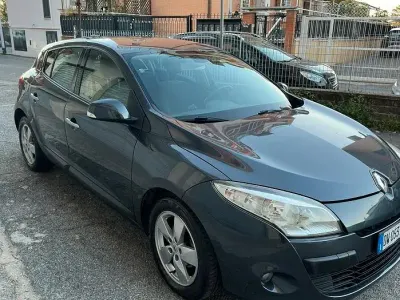 Usata Renault Mégane III 110 CV (80 kW) 2009 Grigio Utilitaria