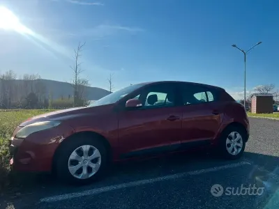Usata Renault Mégane III 90 CV (66 kW) 2009 Rosso Berlina