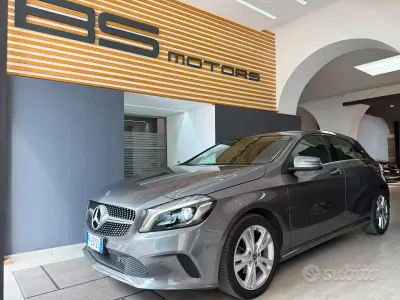 Usata Mercedes A180 Premium 109 CV (80 kW) 2018 Grigio Berlina