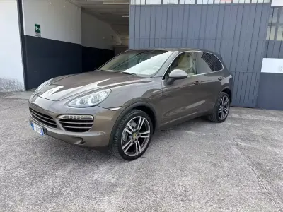 Usata Porsche Cayenne 240 CV (176 kW) 2011 Marrone SUV