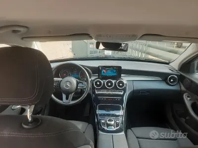 Usata Mercedes C180 122 CV (89 kW) 2019 Nero Berlina