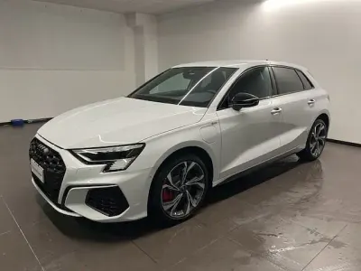 Usata Audi A3 Sportback e-tron S-Line 245 CV (180 kW) 2024 Bianco ghiaccio metallizzato Utilitaria