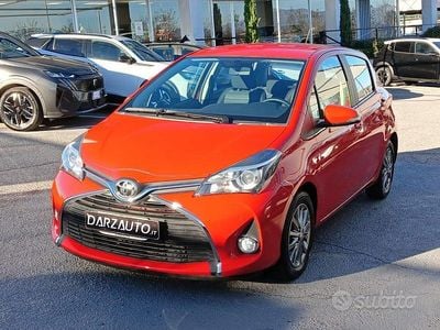 Usata Toyota Yaris Active 69 CV (50 kW) 2016 Rosso pastello Berlina