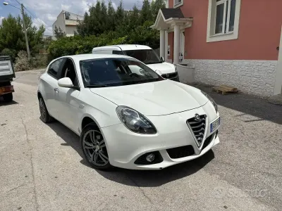 Usata Alfa Romeo Giulietta 105 CV (77 kW) 2014 Bianco Utilitaria