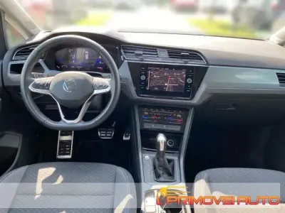 Begagnad VW Touran Active 150 HK (110 kW) 2022 Grå Minibuss