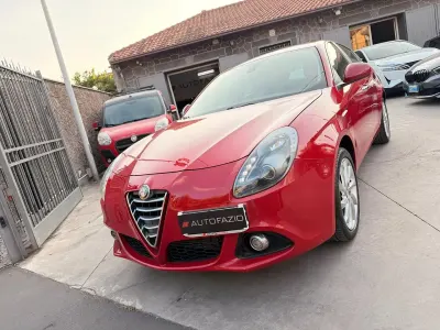 Usata Alfa Romeo Giulietta Distinctive 120 CV (88 kW) 2015 Rosso Utilitaria