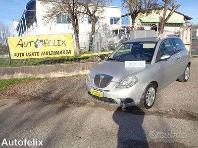 Käytetty Lancia Ypsilon 60 HP (44 kW) 2008 Harmaa Viistoperä