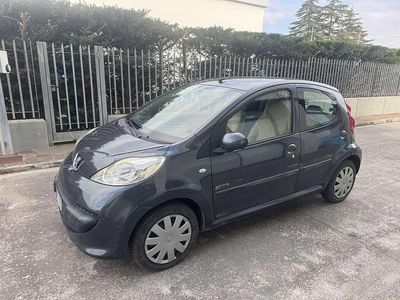 Usata Peugeot 107 68 CV (50 kW) 2007 Grigio Utilitaria
