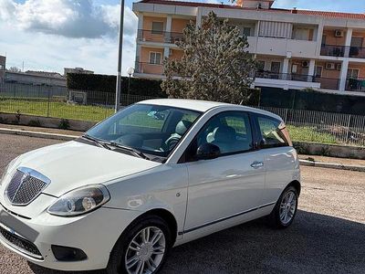 Usata Lancia Ypsilon 75 CV (55 kW) 2011 Bianco Utilitaria