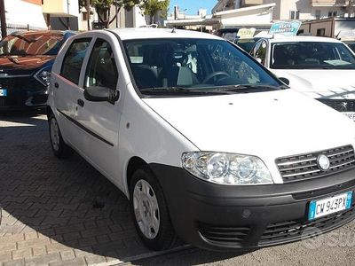 Usata Fiat Punto 69 CV (50 kW) 2005 Bianco Berlina