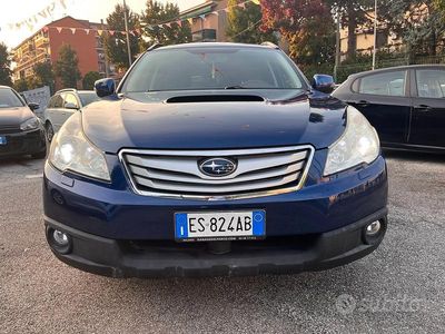 Usata Subaru Outback Exclusive+ 149 CV (109 kW) 2013 Blu Station wagon