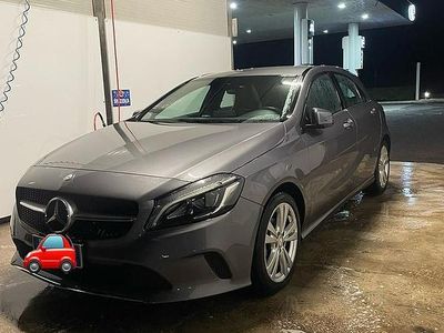 Usata Mercedes A180 109 CV (80 kW) 2016 Grigio Berlina