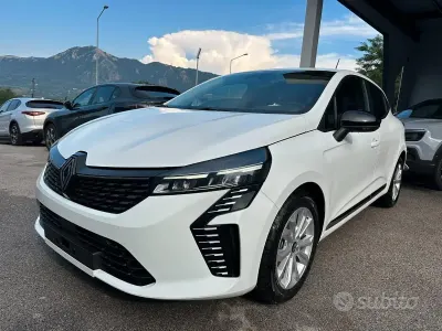 Nuova Renault Clio V Evolution 101 CV (74 kW) 2025 Bianco Berlina