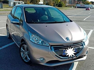 Usata Peugeot 208 Allure 82 CV (60 kW) 2013 Oro Utilitaria