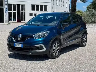 Usata Renault Captur Zen 90 CV (66 kW) 2018 Blu SUV