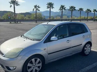 Usata Ford Fiesta Zetec 68 CV (50 kW) 2005 Utilitaria