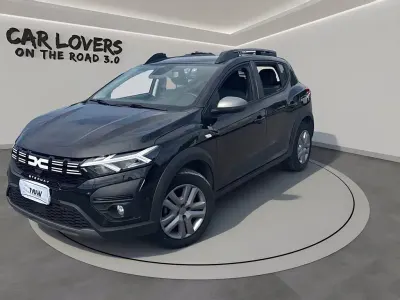 Usata Dacia Sandero Comfort 101 CV (74 kW) 2023 676 nero nacre met Utilitaria