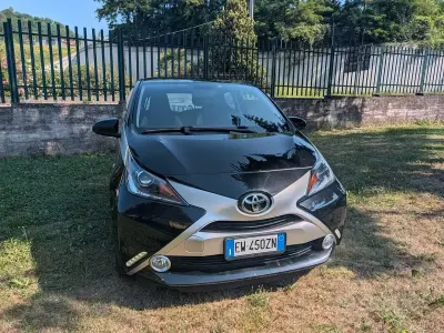 Usata Toyota Aygo X-clusiv 69 CV (50 kW) 2014 Nero Utilitaria