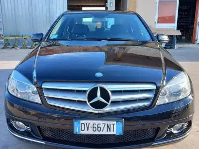 Usata Mercedes C220 Avantgarde 170 CV (125 kW) 2009 Nero Berlina