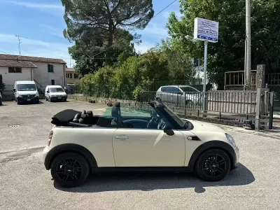 Käytetty Mini Cooper D Cabriolet 111 HP (81 kW) 2014 Valkoinen Avoauto