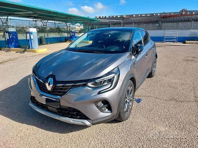 Begagnad Renault Captur 100 HK (73 kW) 2023 Grå SUV
