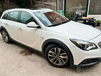 Usata Opel Insignia Country Tourer 163 CV (119 kW) 2014 Bianco Station wagon