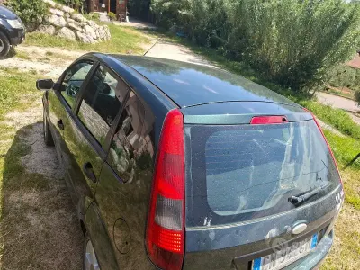 Usata Ford Fiesta 58 CV (42 kW) 2004 Verde Utilitaria