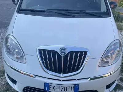 Usata Lancia Musa Gold 95 CV (69 kW) 2011 Bianco Monovolume