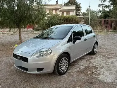Usata Fiat Grande Punto 69 CV (50 kW) 2013 Grigio Utilitaria
