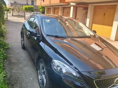 Usata Volvo V40 Kinetic 120 CV (88 kW) 2017 Nero Berlina