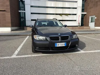 Usata BMW 318 143 CV (105 kW) 2008 Grigio Station wagon