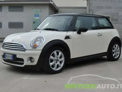 Usata Mini Cooper D 109 CV (80 kW) 2008 Beige Utilitaria
