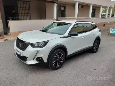 Usata Peugeot 2008 Allure 131 CV (96 kW) 2022 Bianco SUV