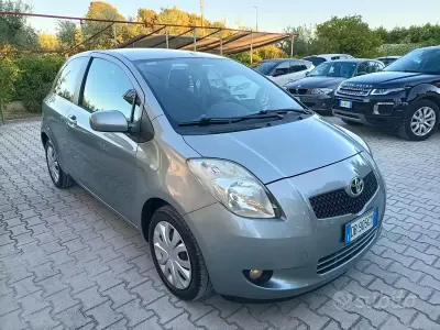 Usata Toyota Yaris 90 CV (66 kW) 2006 Grigio Berlina
