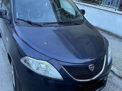 Begagnad Lancia Ypsilon 2016 Blå Halvkombi