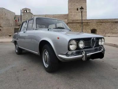 Usata Alfa Romeo 1750 118 CV (86 kW) 1971 Argento Berlina