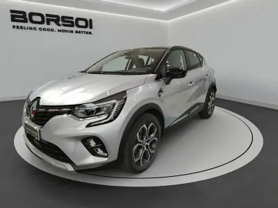 Usata Renault Captur Techno 94 CV (69 kW) 2023 Grigio chiaro tetto nero SUV