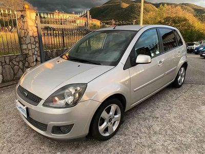 Usata Ford Fiesta 68 CV (50 kW) 2008 Grigio Utilitaria