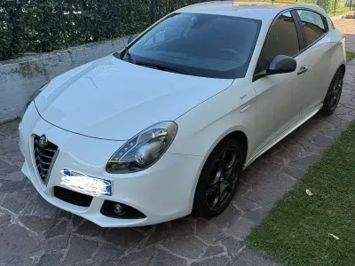 Usata Alfa Romeo Giulietta Sprint 150 CV (110 kW) 2015 Bianco Utilitaria