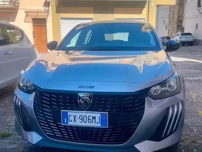 Usata Peugeot 208 75 CV (55 kW) 2024 Grigio Utilitaria