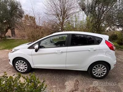 Usata Ford Fiesta 60 CV (44 kW) 2016 Bianco Berlina